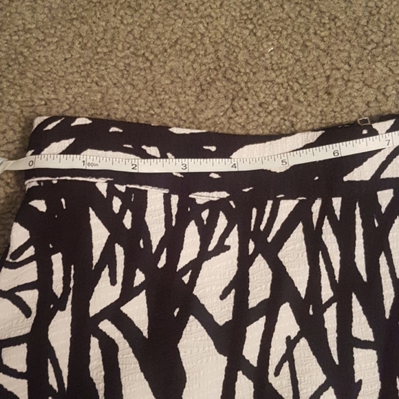 Forever 21 Abstract Pattern Skirt - Picture 4 of 8